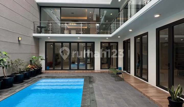 Satu Satu Nya di Mega Kuningan..Rumah dengan Private Lift Satu Satu Nya di Mega Kuningan..Rumah dengan Private Lift