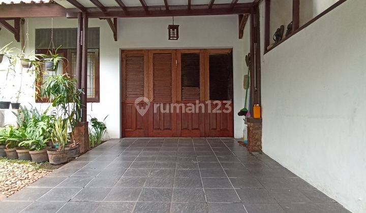 Rumah Siap Huni 2 Lantai Terawat Taman Besar Dalam Komplek di Pejaten Barat 2