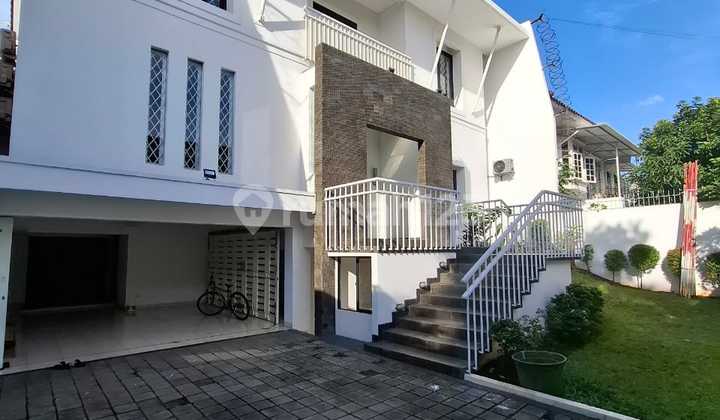 Disewakan Rumah Area Senopati Lingkungan Tenang