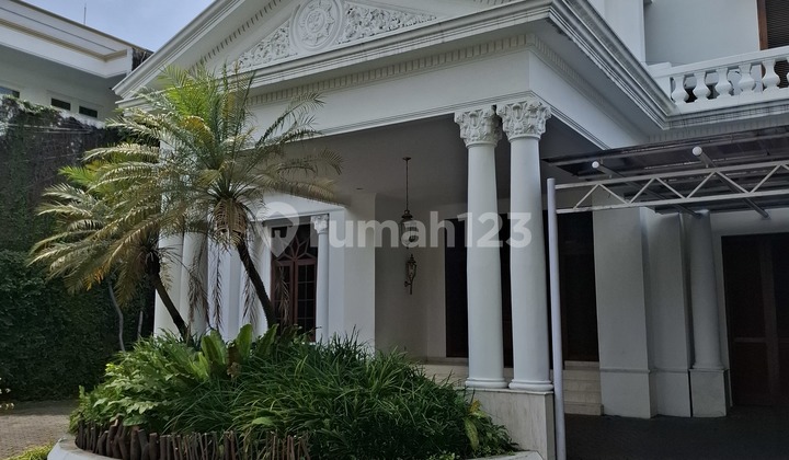 Luxury House in Menteng Suitable for Embassy Luxury House in Menteng Suitable for Embassy