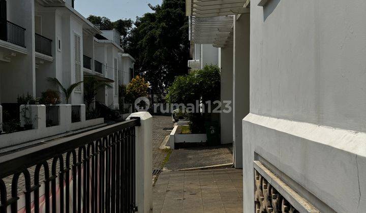 Rumah Modern Classic Posisi Hoek Private Pool Dalam Cluster 2