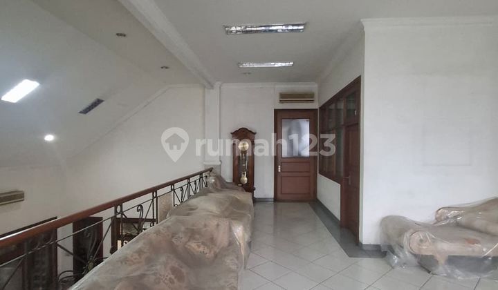 Land Count House in Menteng, Rare. Area 1,055 M2 2