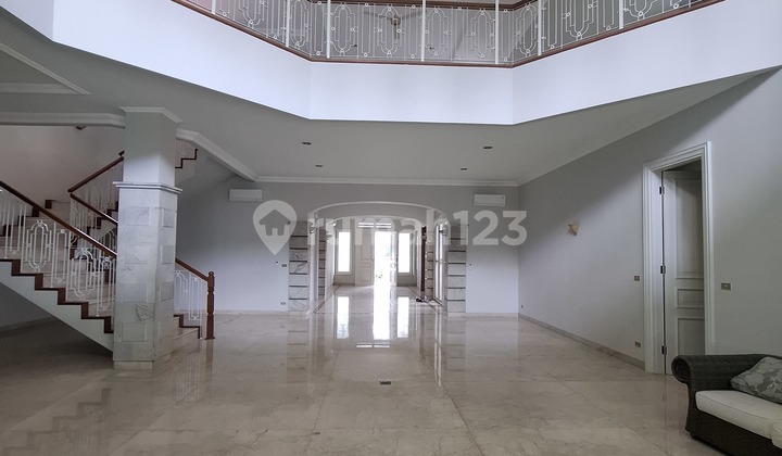 Rumah Bergaya Kontemporer Area Menteng, Lokasi Sangat Tenang 2