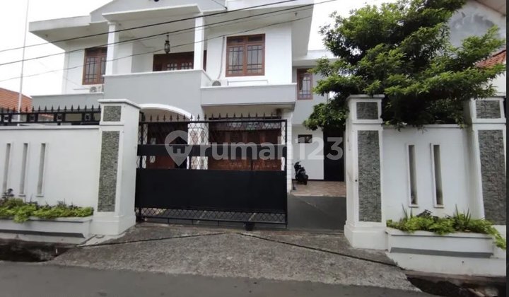 Dijual Dibawah Harga Pasar, Rumah di Area Kebon Jeruk
