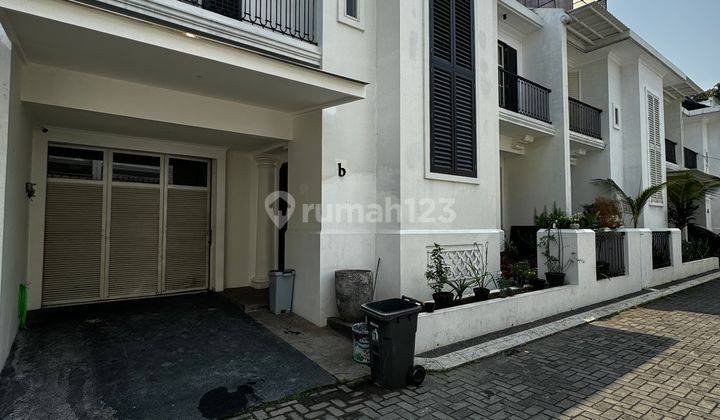 Rumah Modern Classic Posisi Hoek Private Pool Dalam Cluster 1