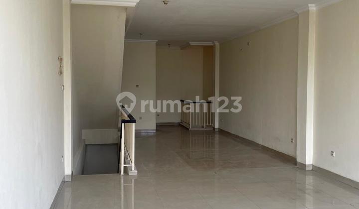 Rarely Are There Boulevard Shophouses in Greenlake City