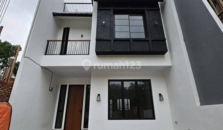 Rumah baru modern di Jagakarsa  1