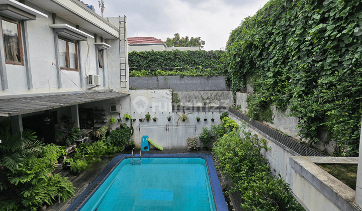 Rumah Hoek Dlm Cluster Kecil Di Benda Kemang Selatan