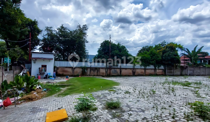 Tanah komersial Pinggir Jalan Raya Kemang mendekati NJOP