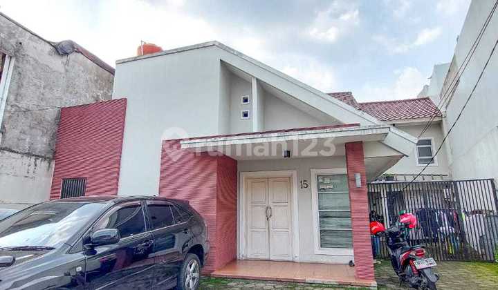 Well-Maintained House Including Land, Suitable for Boarding in Kebayoran Baru