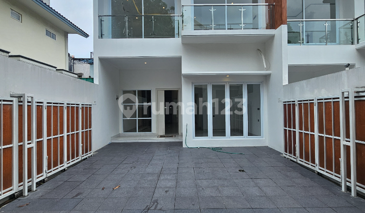 Brand New Minimalist Design Dalam Komplek Besar di Jagakarsa