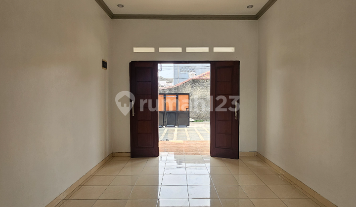 Rumah Cantik 2 Lantai Siap Huni di Jagakarsa 2