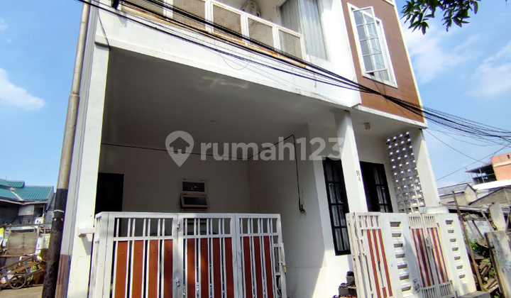 Dekat Toll Brigif Rumah 3 Lantai Siap Huni di Jagakarsa