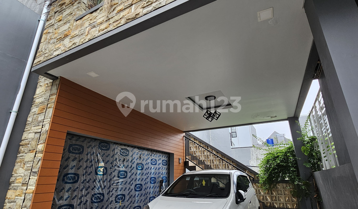 Brand New 3 Lantai Dalam Cluster di Jagakarsa