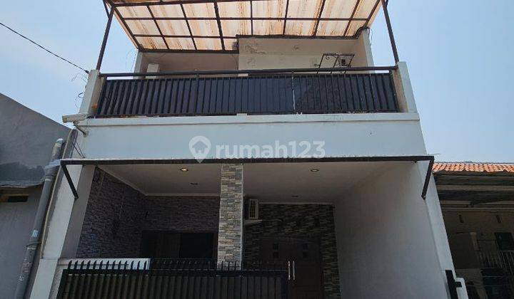 Dekat Ui Dalam Cluster Rumah 2 Lantai Siap Huni Full Furnished 1