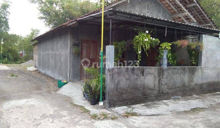 Rumah lokasi Wedi Klaten padat penduduk  1