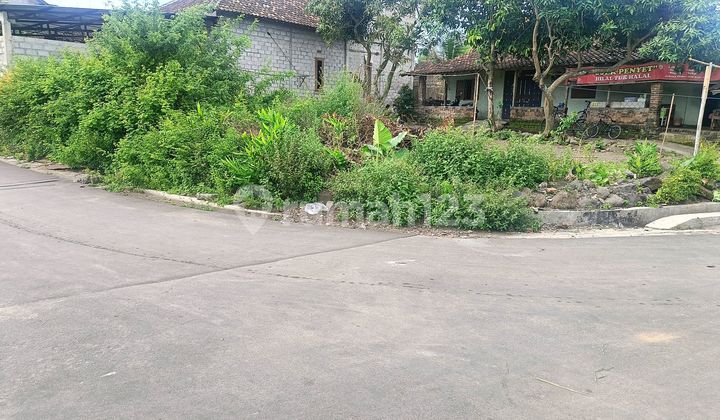 Tanah Pekarangan Hook Dekat dengan Jalan Besar