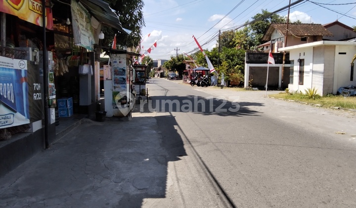 Joglo House Suitable for Homestay Wide Parking 2