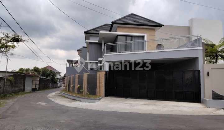 Rumah Exclusive Full Furnished Siap Huni
