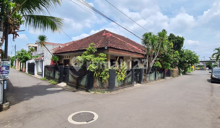 Hook House Strategic Location in the Center of Jogja City Hook House Strategic Location in the Center of Jogja City