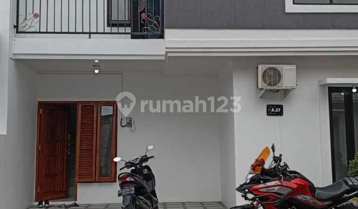 2-Story Villa with SHM near Campus and Mall 2-Story Villa with SHM near Campus and Mall