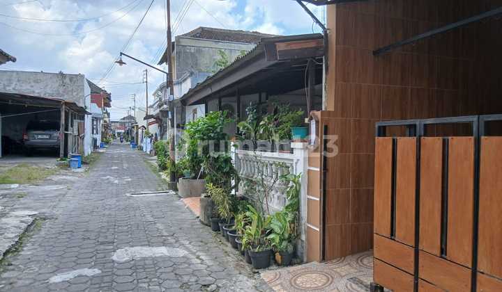 Rumah Cantik Siap Huni Dekat Kampus dan Mall
