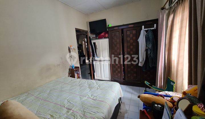 Hook House Strategic Location in the Center of Jogja City Hook House Strategic Location in the Center of Jogja City