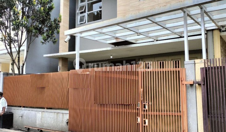  Dijual Rumah Bagus 2 Lantai Sayap Batununggal Siap Huni