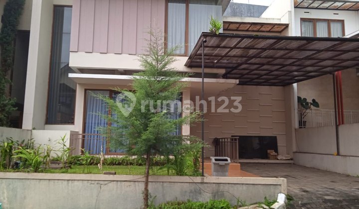 For Sale Beautiful House in Gegerkalong Dalam Complex Near Dt 2
