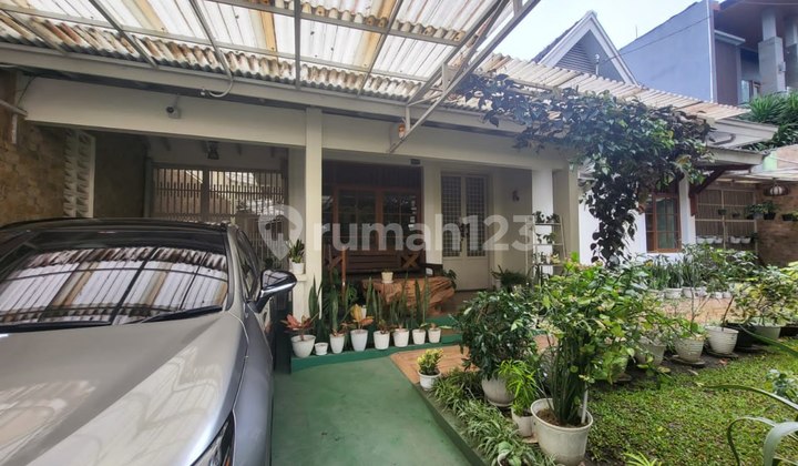 Well-Maintained Beautiful House on Gatot Subroto, Bandung, Guaranteed to Like. 2