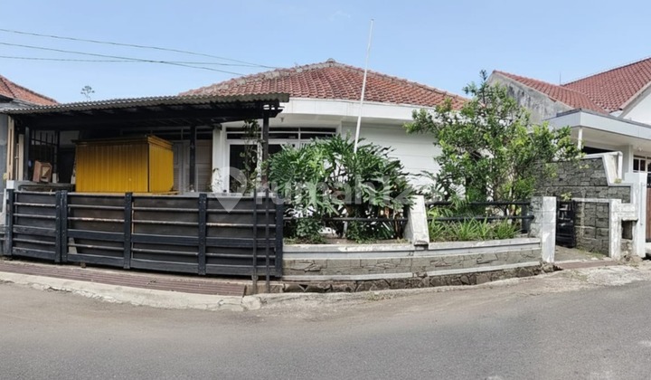 Strategic ready-to-occupy house in Turangga, Bandung City