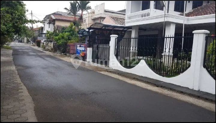 Rumah lama terawat 2 lantai Siap Huni di Cikutra Baru 2