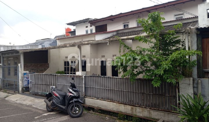 House Needs Minimal Renovation Unfurnished Large Bage, Bandung 2