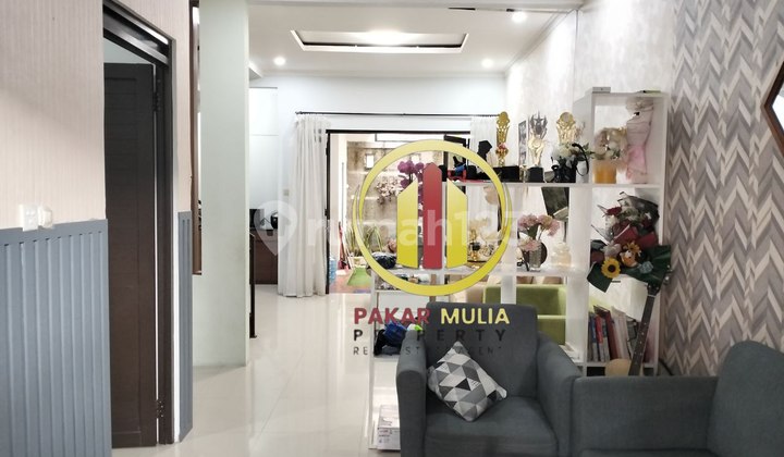 Ready-to-Occupy House in Setra Dago Antapani with 2-Car Carport, Negotiable Price. 2