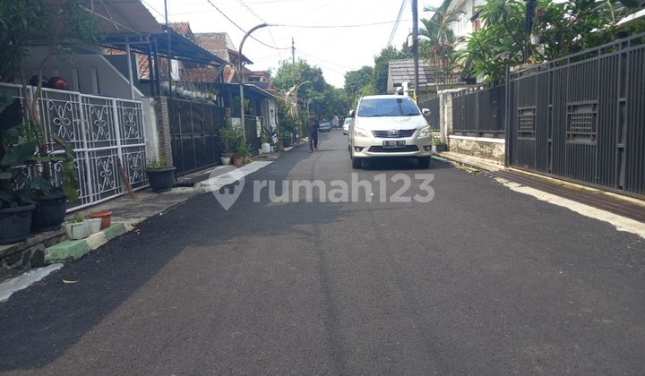 Rumah Lama Lokasi Strategis Sayap Jalan Jakarta 2
