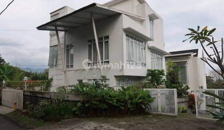 Rumah Minimalis Modern Lingkungan Asri Dekat Dago Teahouse 1