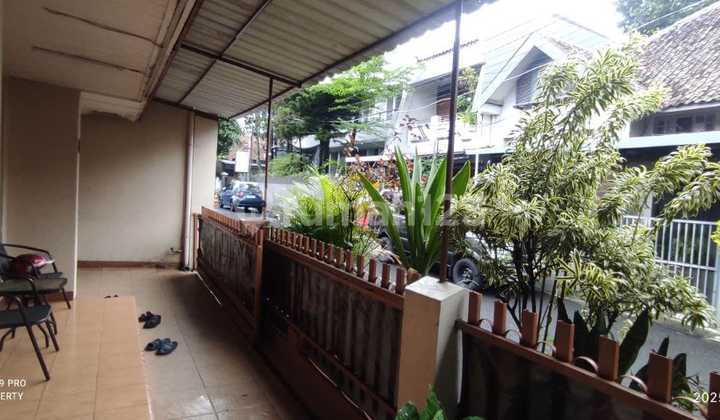 Rumah Lama Terawat Siap Huni Sayap Riau Kota Bandung 2