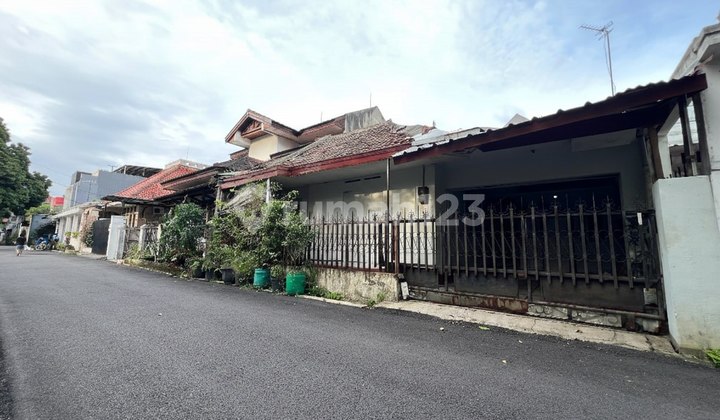 Rumah Lama Terawat Sayap Jalan Jakarta Dekat ke Jalan Riau Rumah Lama Terawat Sayap Jalan Jakarta Dekat ke Jalan Riau