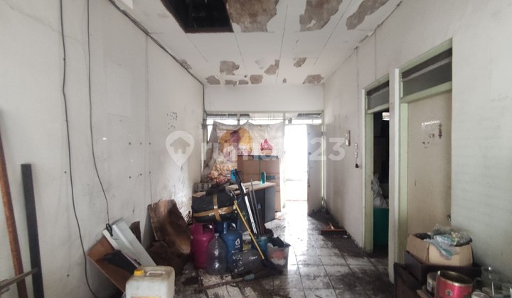 Old House with Land Calculation in Arcamanik, Bandung 2