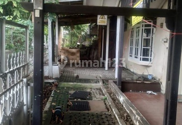 Rumah Lama Margahayu Raya Dekat Jalan Tata Surya