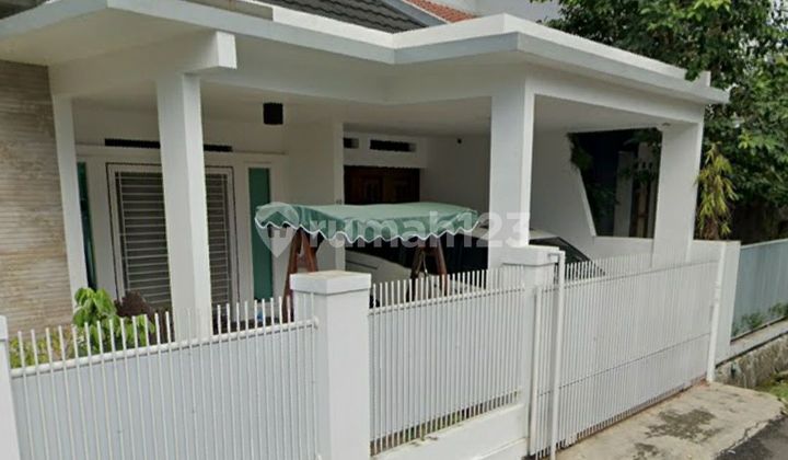 Well-Maintained Furnished Corner House in Buahbatu