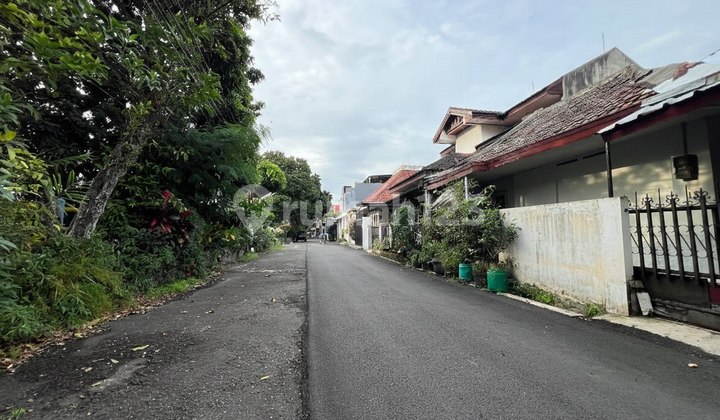 Rumah Lama Terawat Sayap Jalan Jakarta Dekat ke Jalan Riau