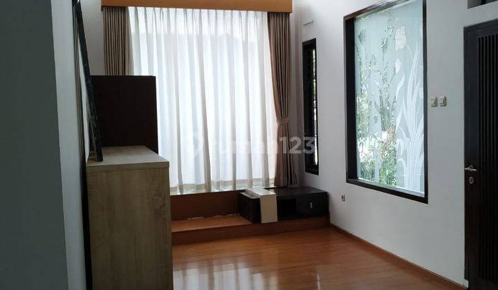 ruang keluarga rumah bagus buah batu regency