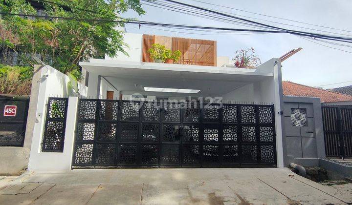 Rumah Cantik Full Furnished di Sayap Dago, Bandung 1