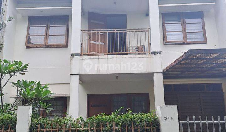 Rumah 2 Lantai Bagus Semi Furnished di Cigadung , Bandung 2