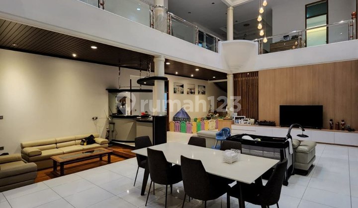 Luxury house, strategic location near BKR, Bandung City. 1