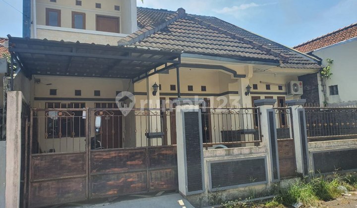 Well-maintained affordable house ready to occupy in Turangga, Bandung.