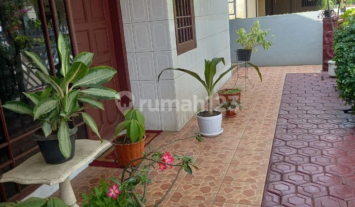 Well-maintained house ready to occupy in Soekarno Hatta complex, Bandung. 2