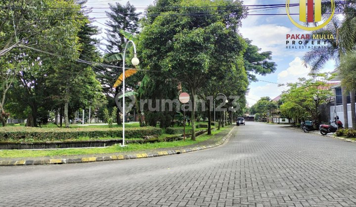 Rumah hook mewah batununggal indah depan taman 2