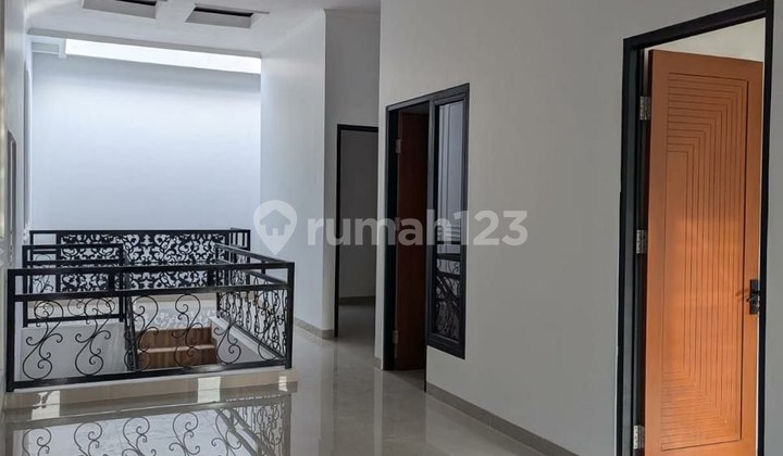 Beautiful house in Turangga, Bandung, great location. 2